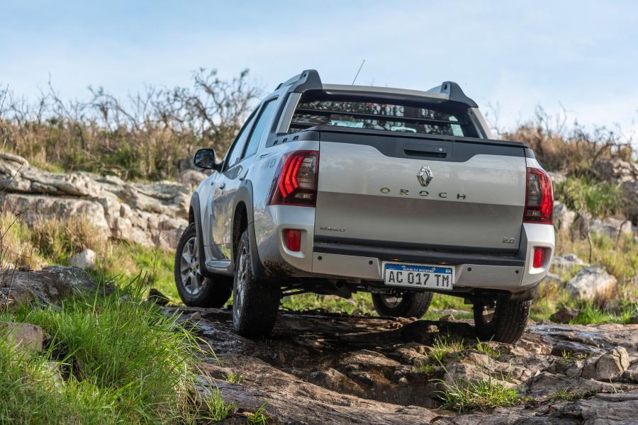  Renault Duster Oroch Dynamique 2.0 4x4 2018 года  (фото 22 из 40)